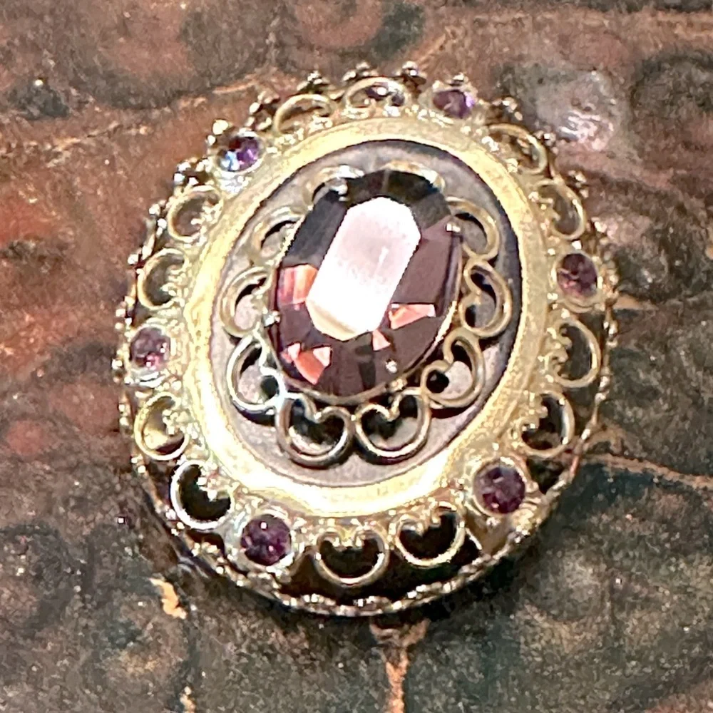 Vintage Coro Brooch Amethyst Purple Heart Filigree MCM Victorian Revival Brooch - Picture 5 of 13